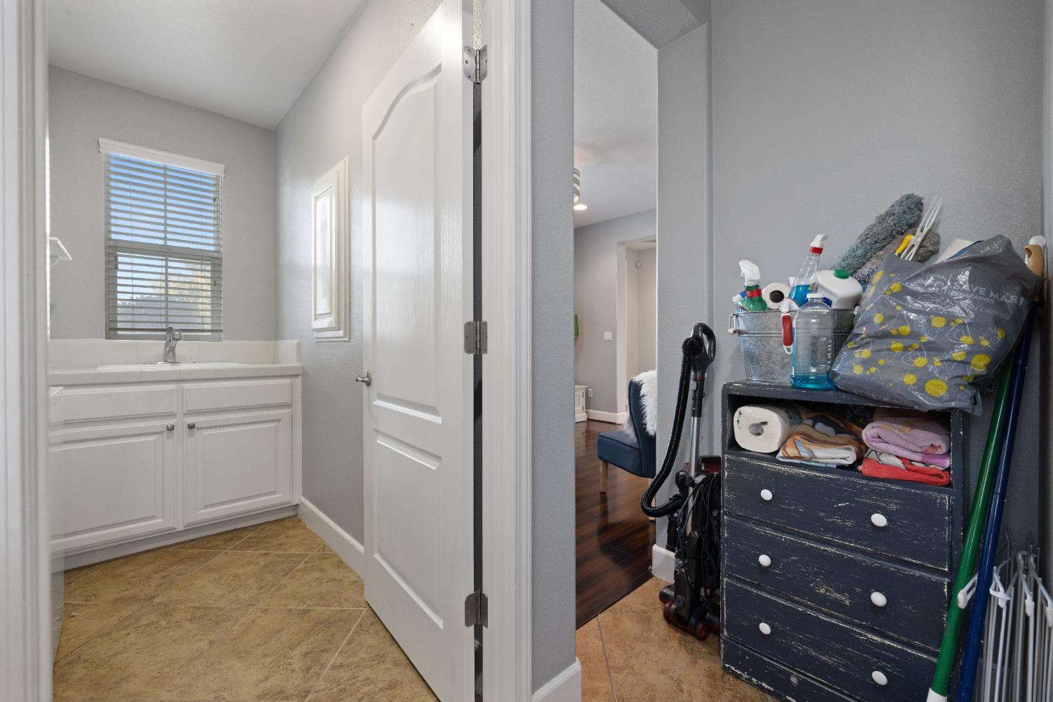 Oakdale, California, 95361, United States, 4 Bedrooms Bedrooms, ,4 BathroomsBathrooms,Residential,For Sale,2011319