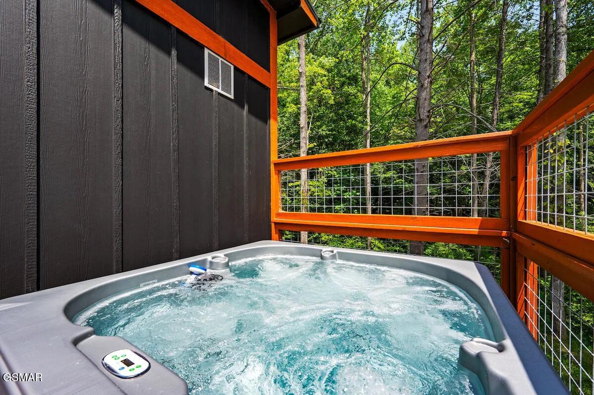 Gatlinburg, Tennessee, 37738, United States, 4 Bedrooms Bedrooms, ,5 BathroomsBathrooms,Residential,For Sale,2048286