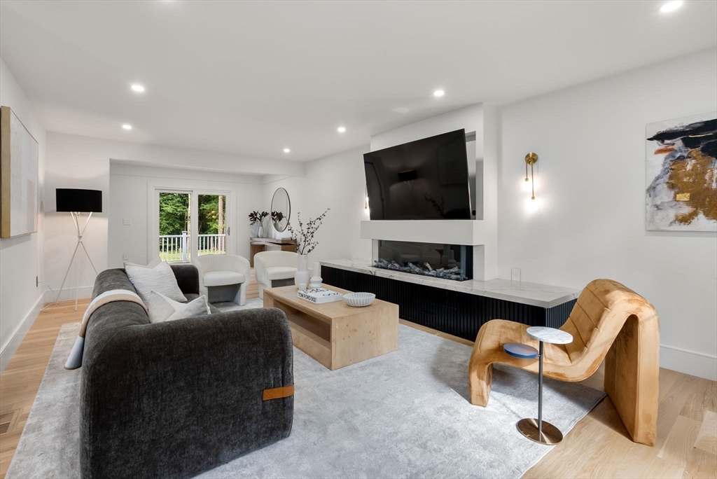 Hopkinton, Massachusetts, 01748, United States, 5 Bedrooms Bedrooms, ,4 BathroomsBathrooms,Residential,For Sale,1947956