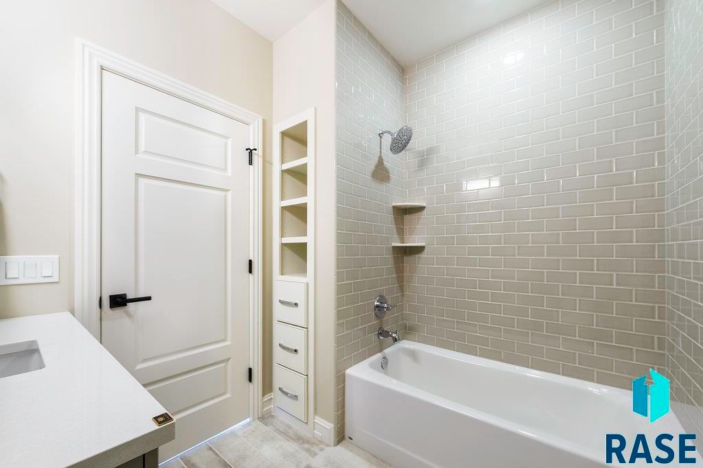 Sioux Falls, South Dakota, 57106, United States, ,Residential,For Sale,1986514