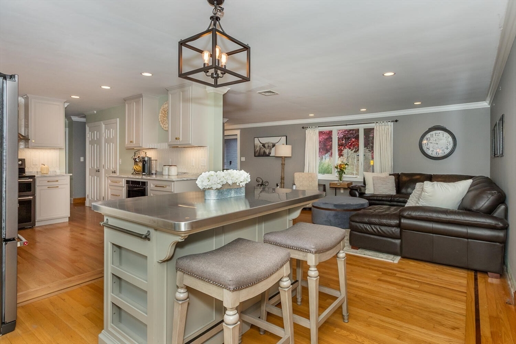 Mansfield, Massachusetts, 02048, United States, 3 Bedrooms Bedrooms, ,2 BathroomsBathrooms,Residential,For Sale,1991006