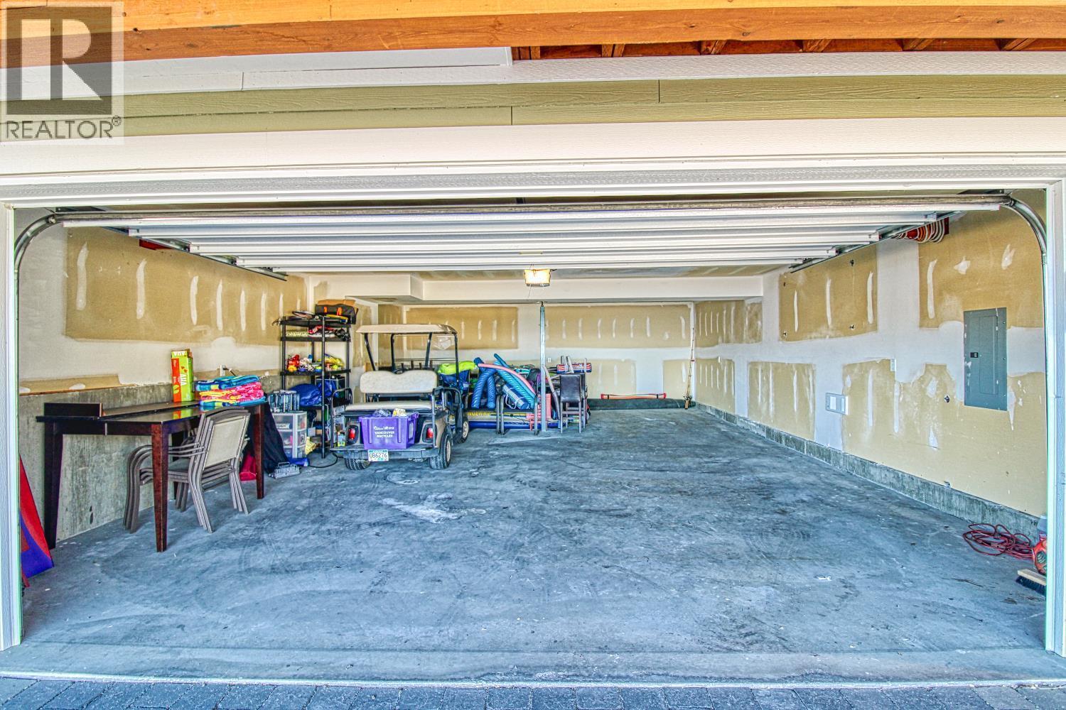 KELOWNA, British Columbia, V1Z 3R8, CA, 3 Bedrooms Bedrooms, ,2 BathroomsBathrooms,Residential,For Sale,1950768