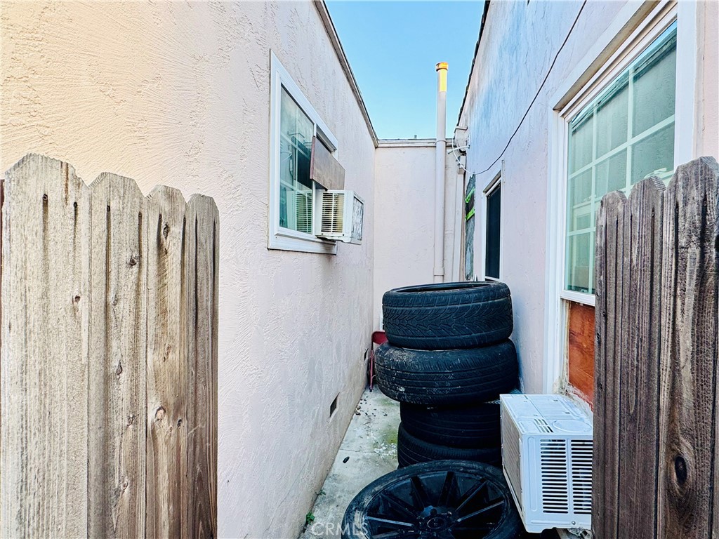 Los Angeles, California, 90023, United States, 4 Bedrooms Bedrooms, ,3 BathroomsBathrooms,Residential,For Sale,2013063