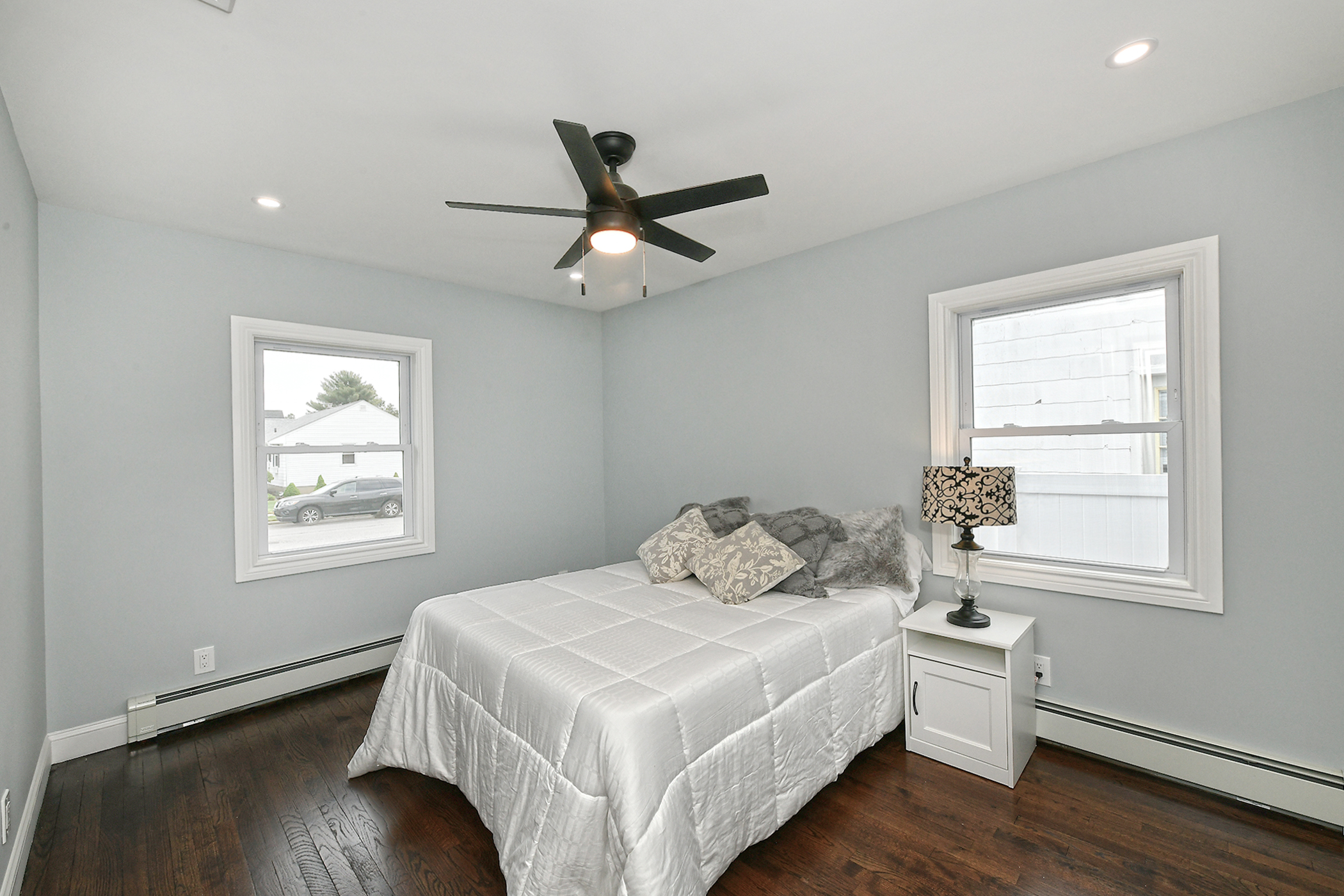 Farmingdale, New York, 11735, United States, 3 Bedrooms Bedrooms, ,2 BathroomsBathrooms,Residential,For Sale,1928376