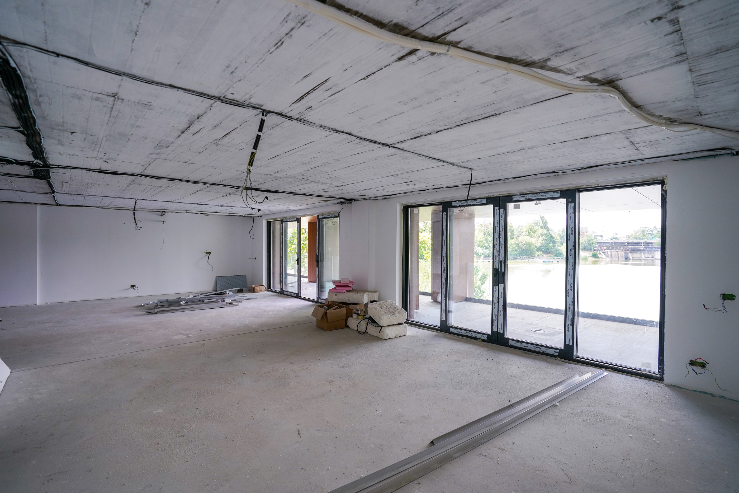  Seven-Room Waterfront Apartment Directly at Lake Level on Lake Floreasca - 物件實景