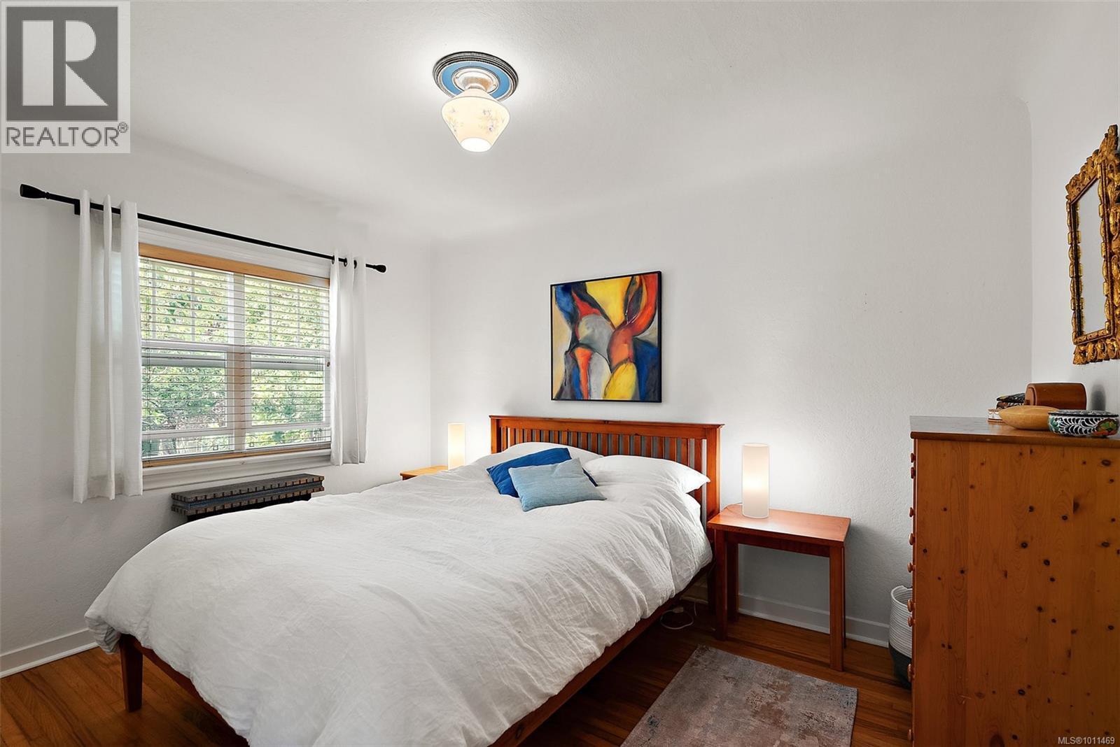 OAK BAY, British Columbia, V8R 5L1, CA, 3 Bedrooms Bedrooms, ,1 BathroomBathrooms,Residential,For Sale,1949750