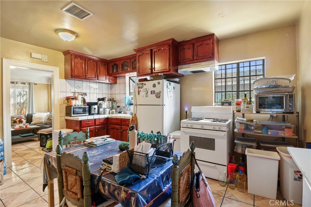 Los Angeles, California, 90016, United States, ,Residential,For Sale,1892903