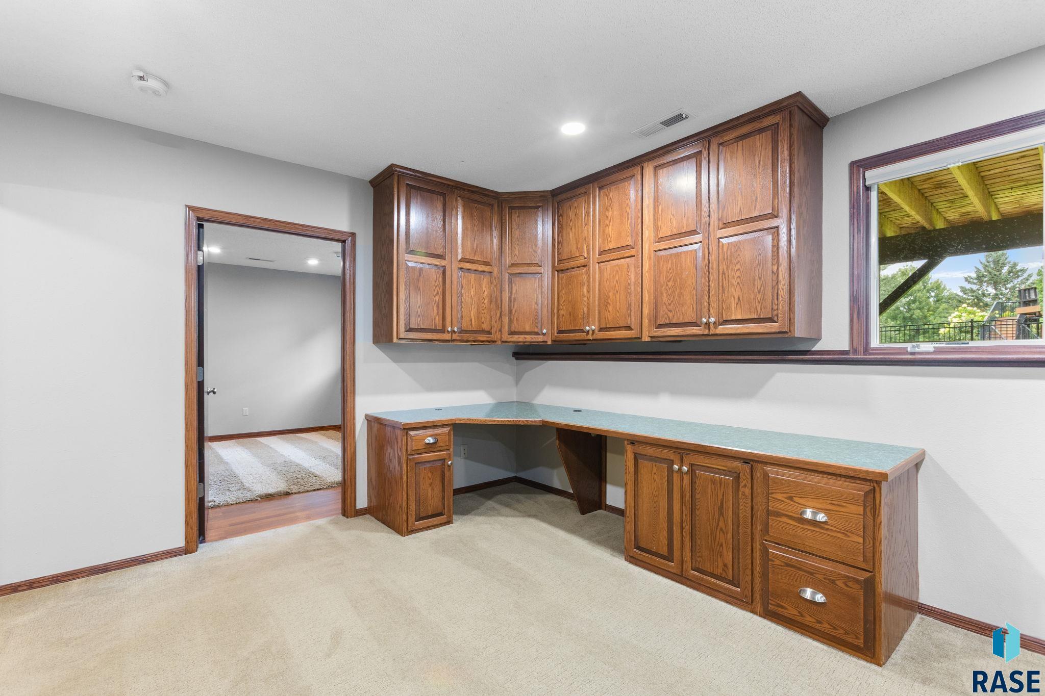 Sioux Falls, South Dakota, 57103, United States, 5 Bedrooms Bedrooms, ,2 BathroomsBathrooms,Residential,For Sale,1908912