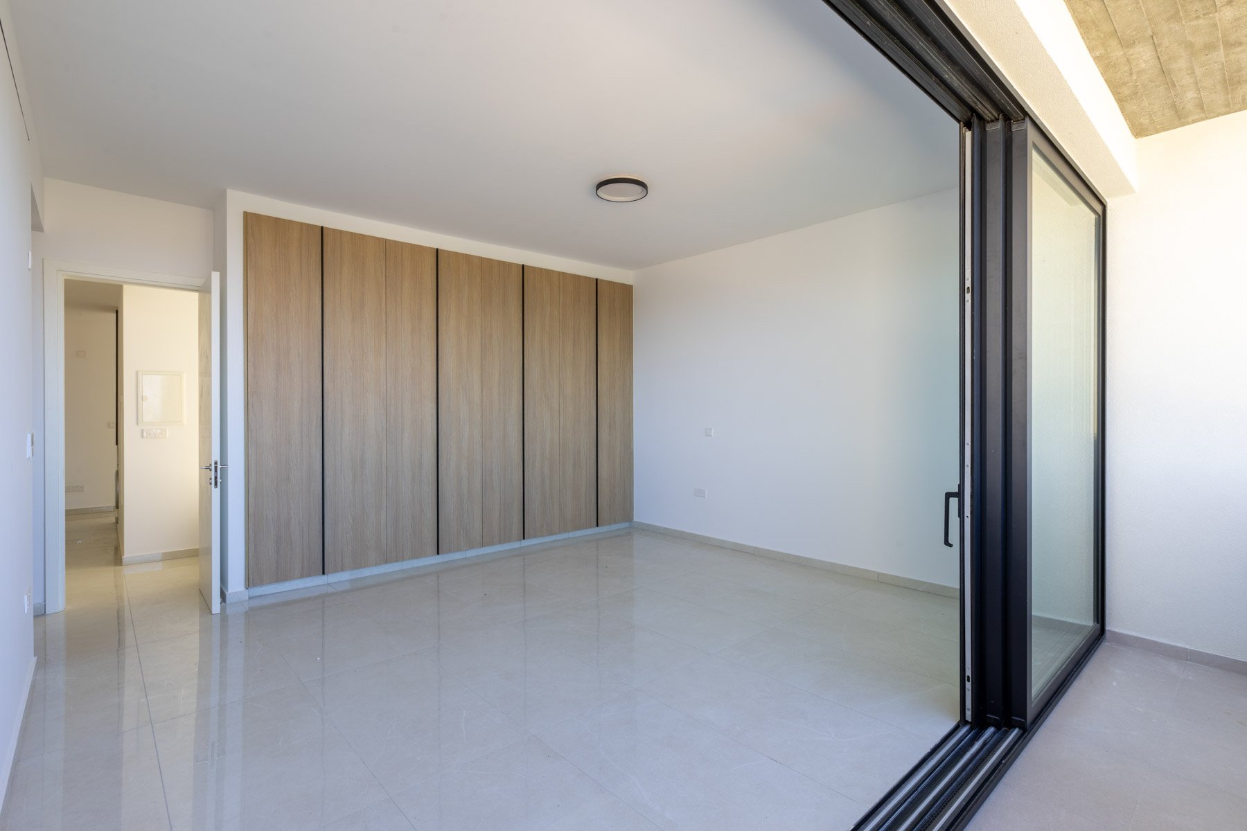  Three-Bedroom Villa with Rooftop Sea Views in a Gated Complex in Chlorakas - 物件實景