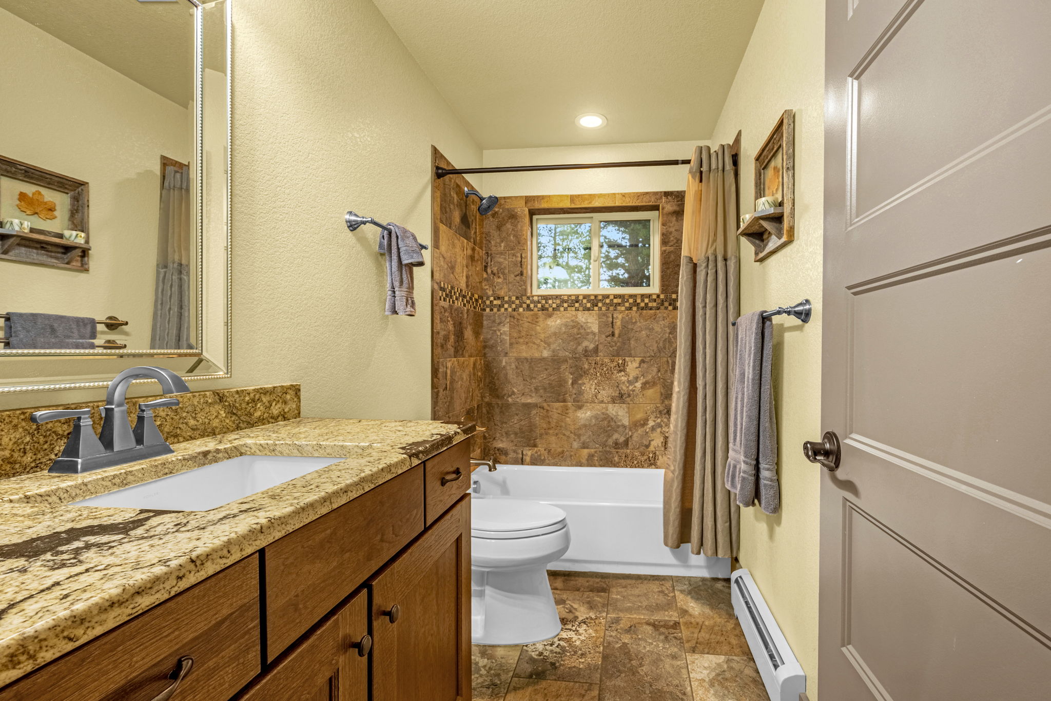 Guffey, Colorado, 80820, United States, 3 Bedrooms Bedrooms, ,2 BathroomsBathrooms,Residential,For Sale,1847309