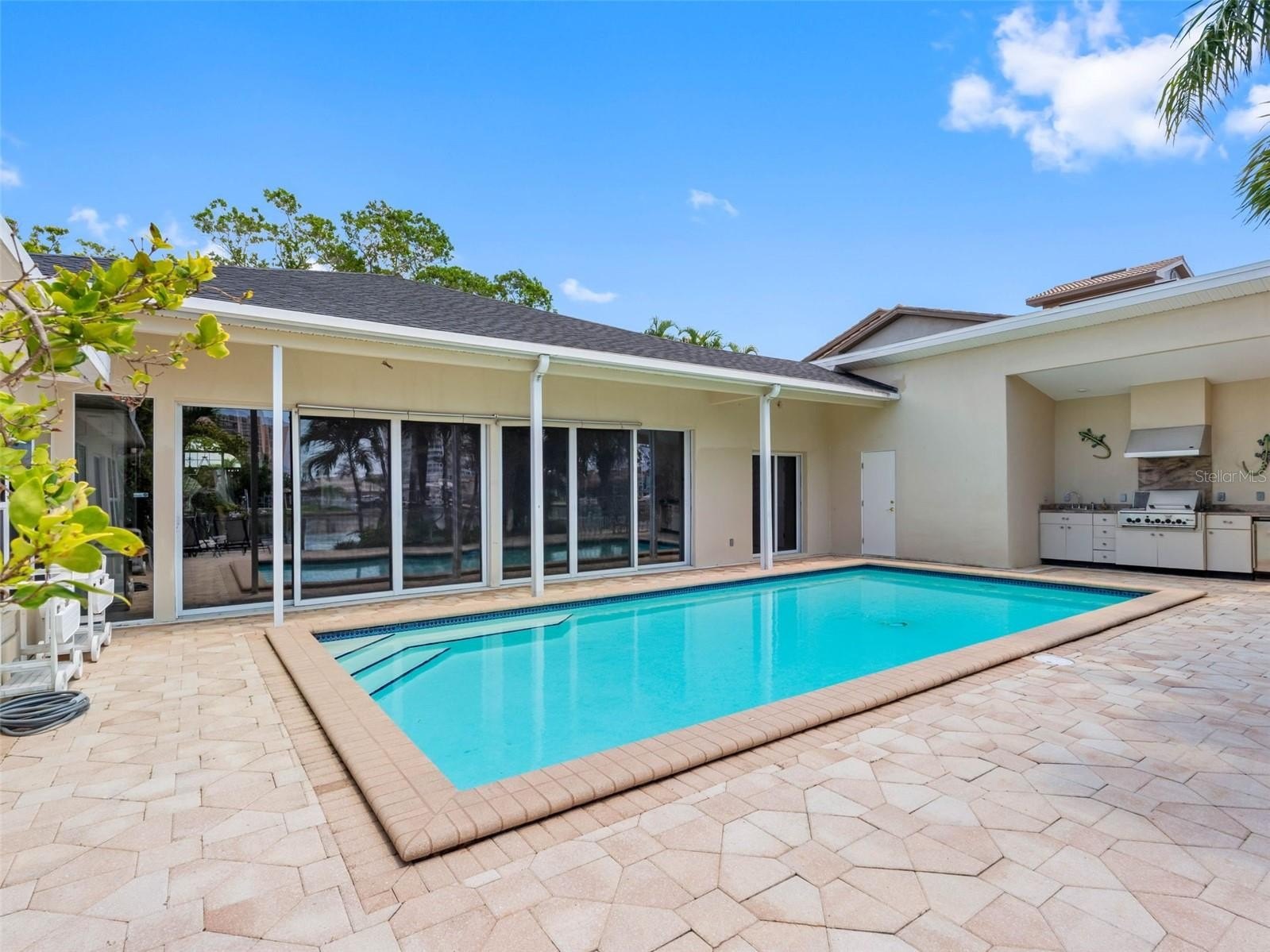 CLEARWATER BEACH, Florida, 33767, United States, 3 Bedrooms Bedrooms, ,3 BathroomsBathrooms,Residential,For Sale,1979132