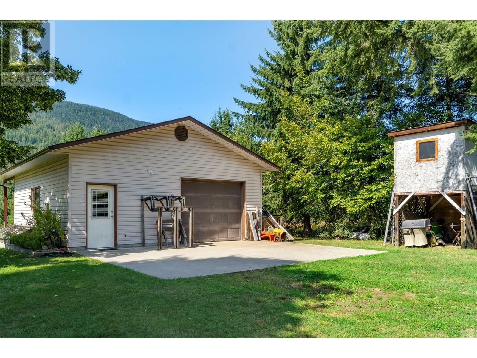 CASTLEGAR, British Columbia, V1N 4S6, CA, 4 Bedrooms Bedrooms, ,3 BathroomsBathrooms,Residential,For Sale,1859816