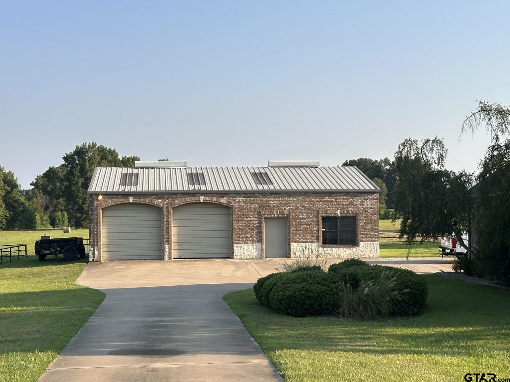 Pittsburg, Texas, 75686, United States, 5 Bedrooms Bedrooms, ,4 BathroomsBathrooms,Residential,For Sale,1978911