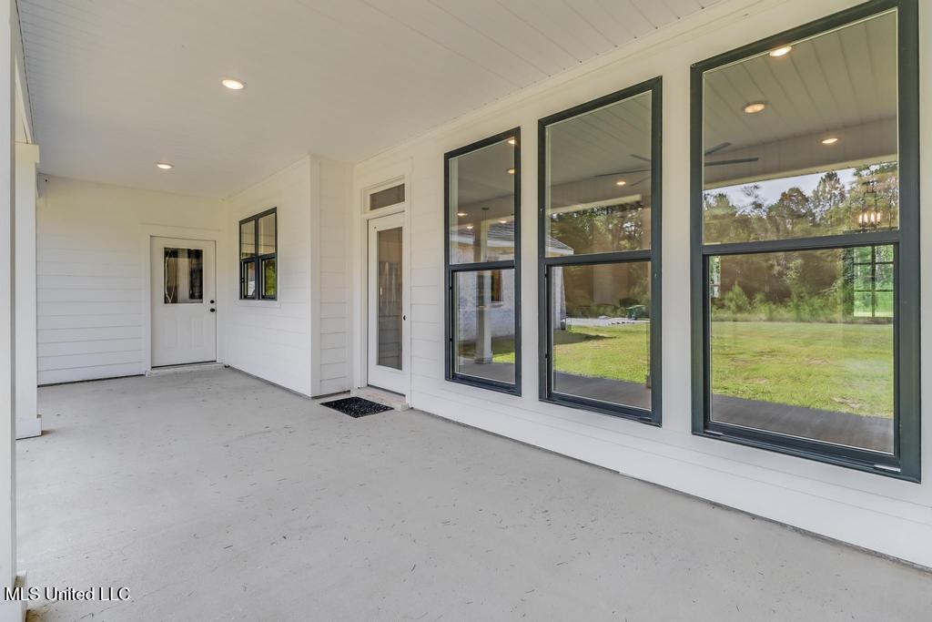 Gulfport, Mississippi, 39503, United States, 3 Bedrooms Bedrooms, ,2 BathroomsBathrooms,Residential,For Sale,1874572
