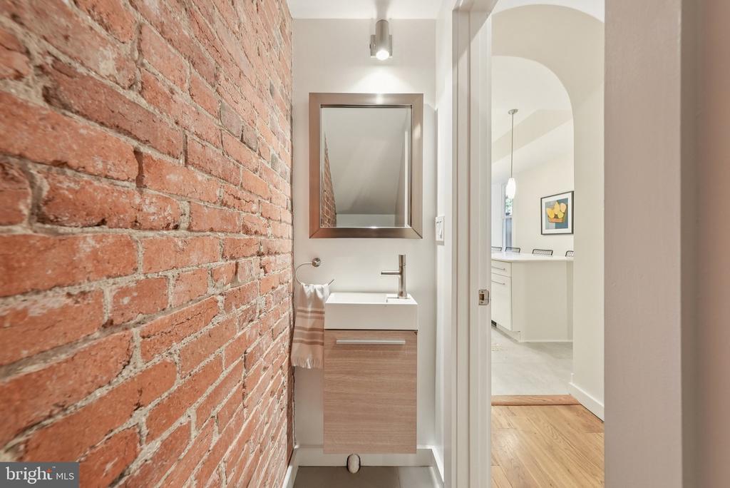 Washington, District of Columbia, 20001, United States, 6 Bedrooms Bedrooms, ,6 BathroomsBathrooms,Residential,For Sale,1983569