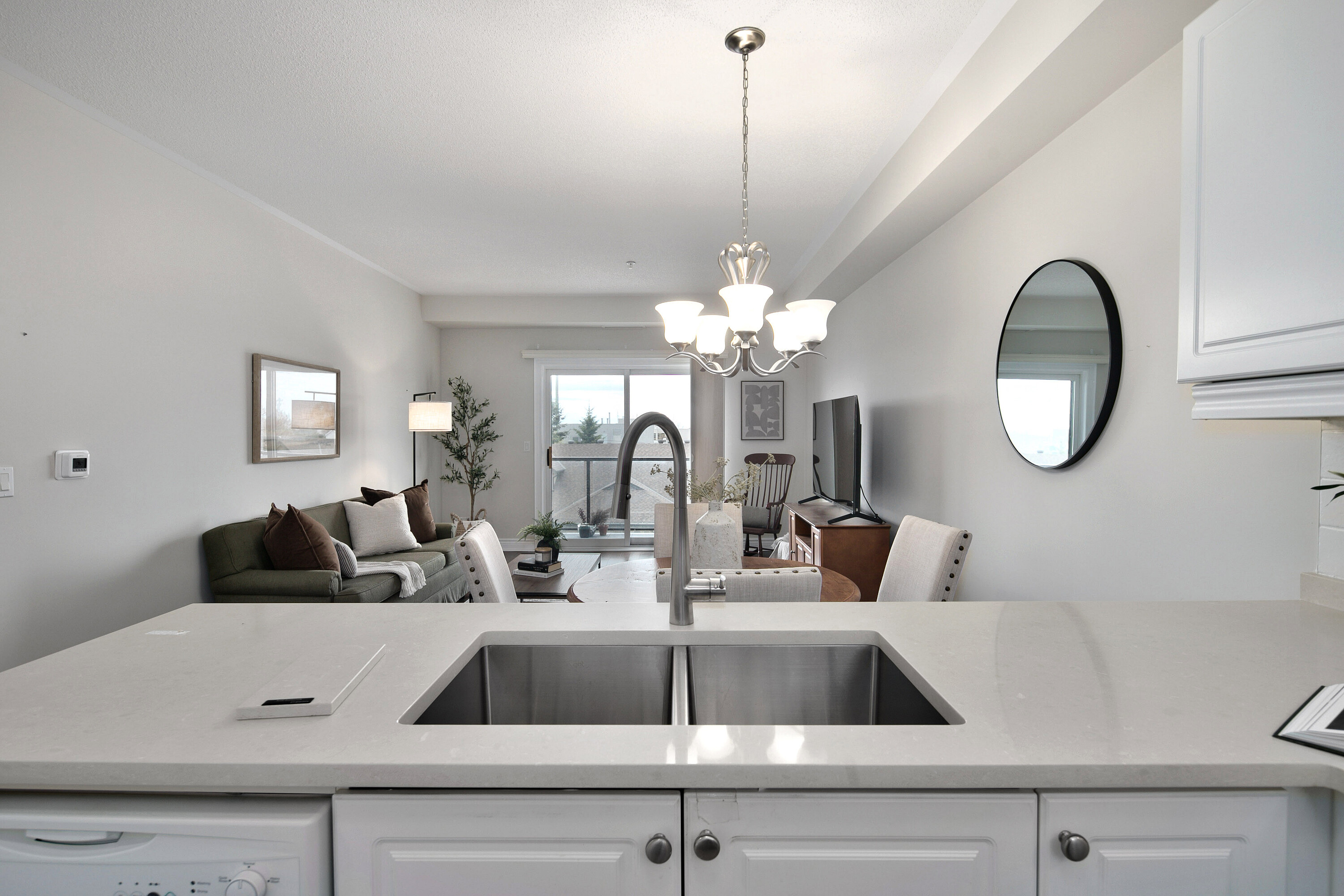  Raglan Heights Condo - 物件實景