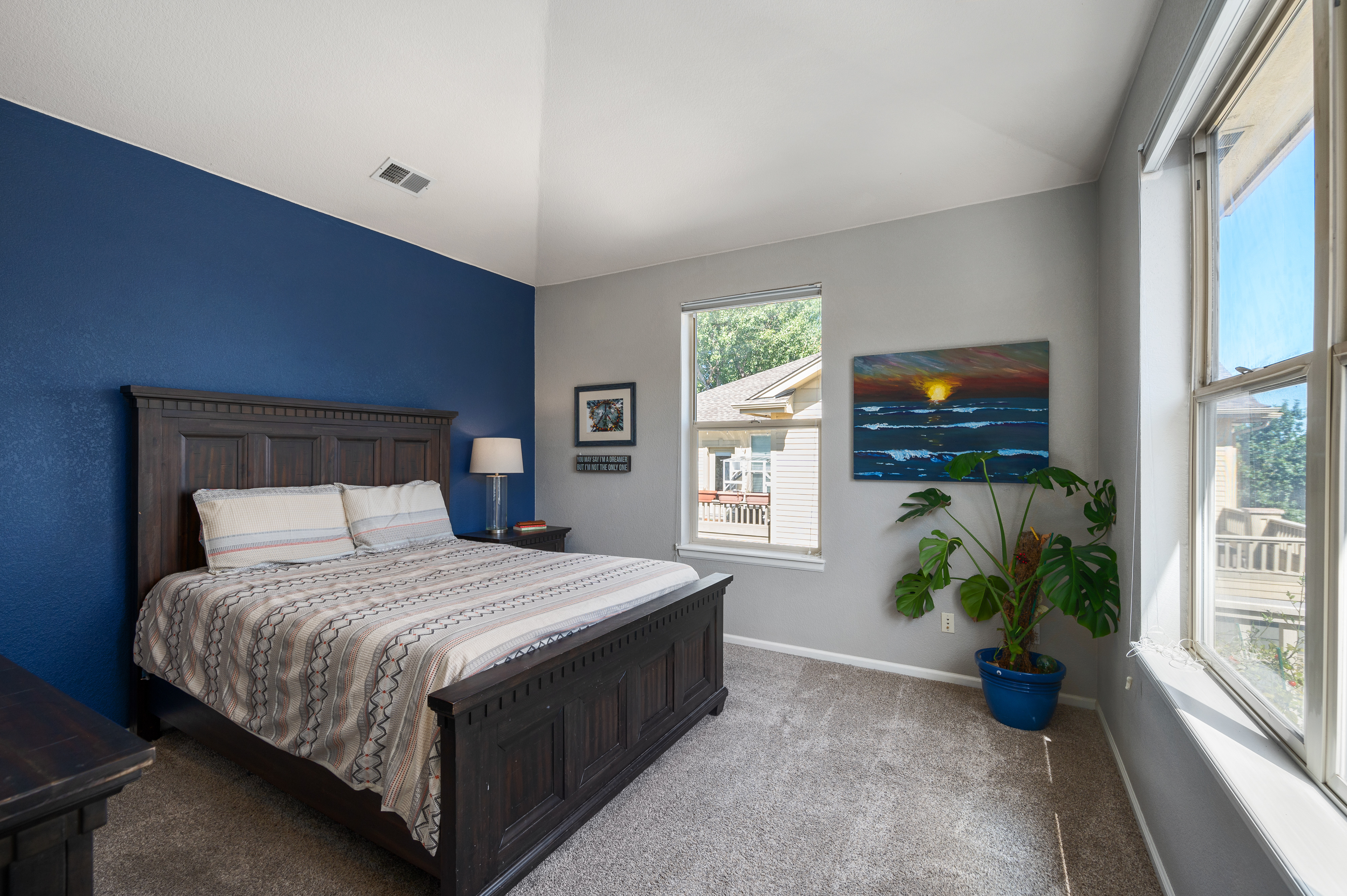  Beautifully Designed 2nd-floor Condo in Sought-after Community of Edgewater Park - 物件實景