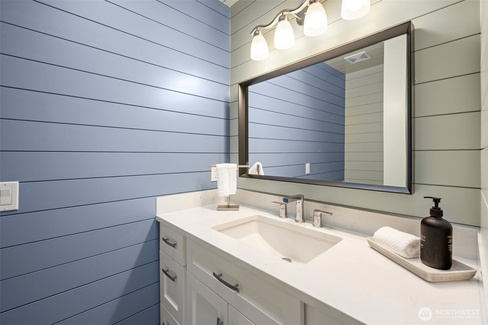 Des Moines, Washington, 98198, United States, 4 Bedrooms Bedrooms, ,2 BathroomsBathrooms,Residential,For Sale,1987867