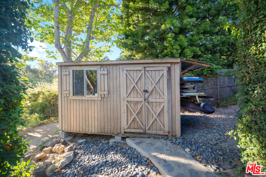 Malibu, California, 90265, United States, 3 Bedrooms Bedrooms, ,3 BathroomsBathrooms,Residential,For Sale,1949478