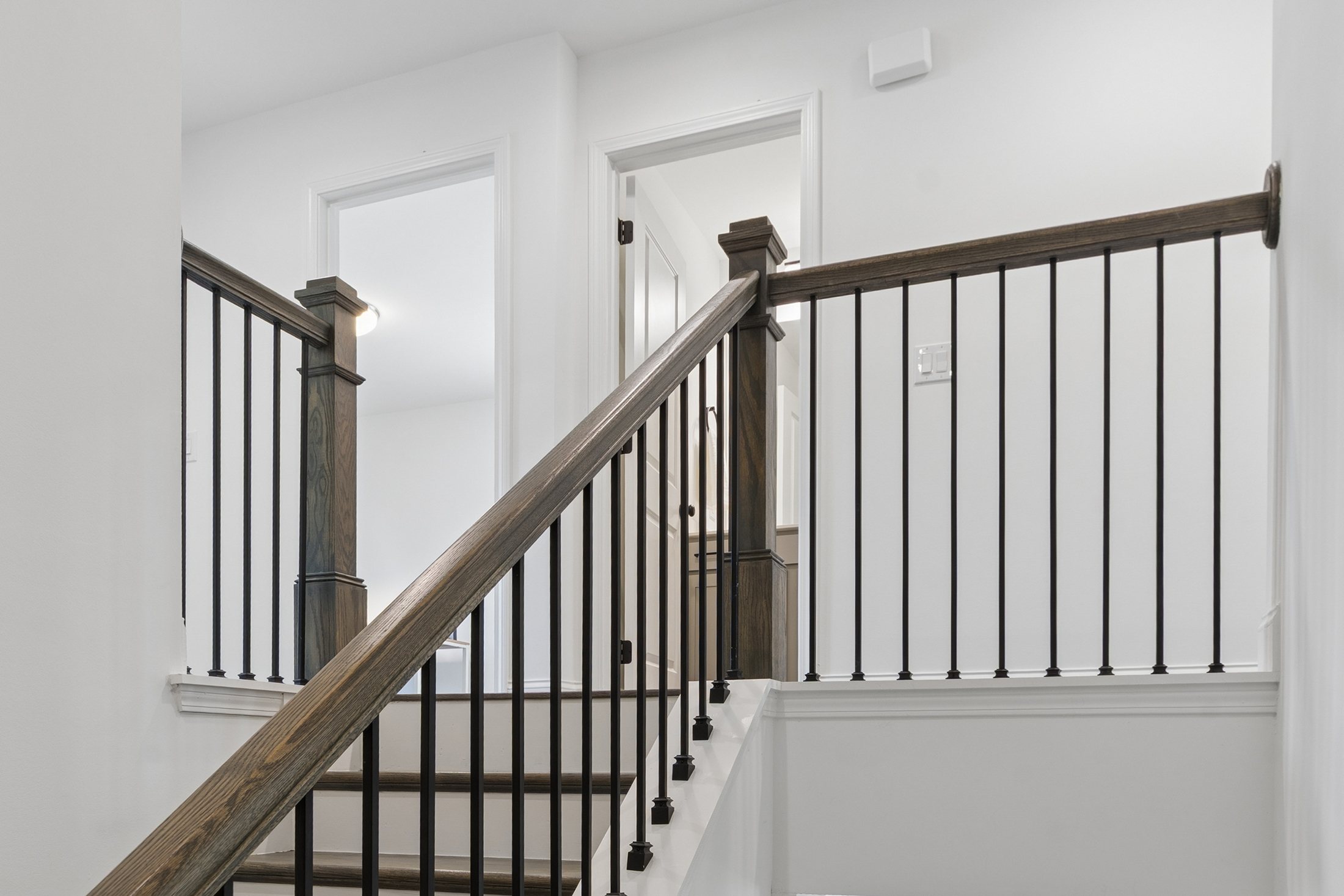  End-Unit, Craftsman Townhome with Custom Upgrades - 物件實景