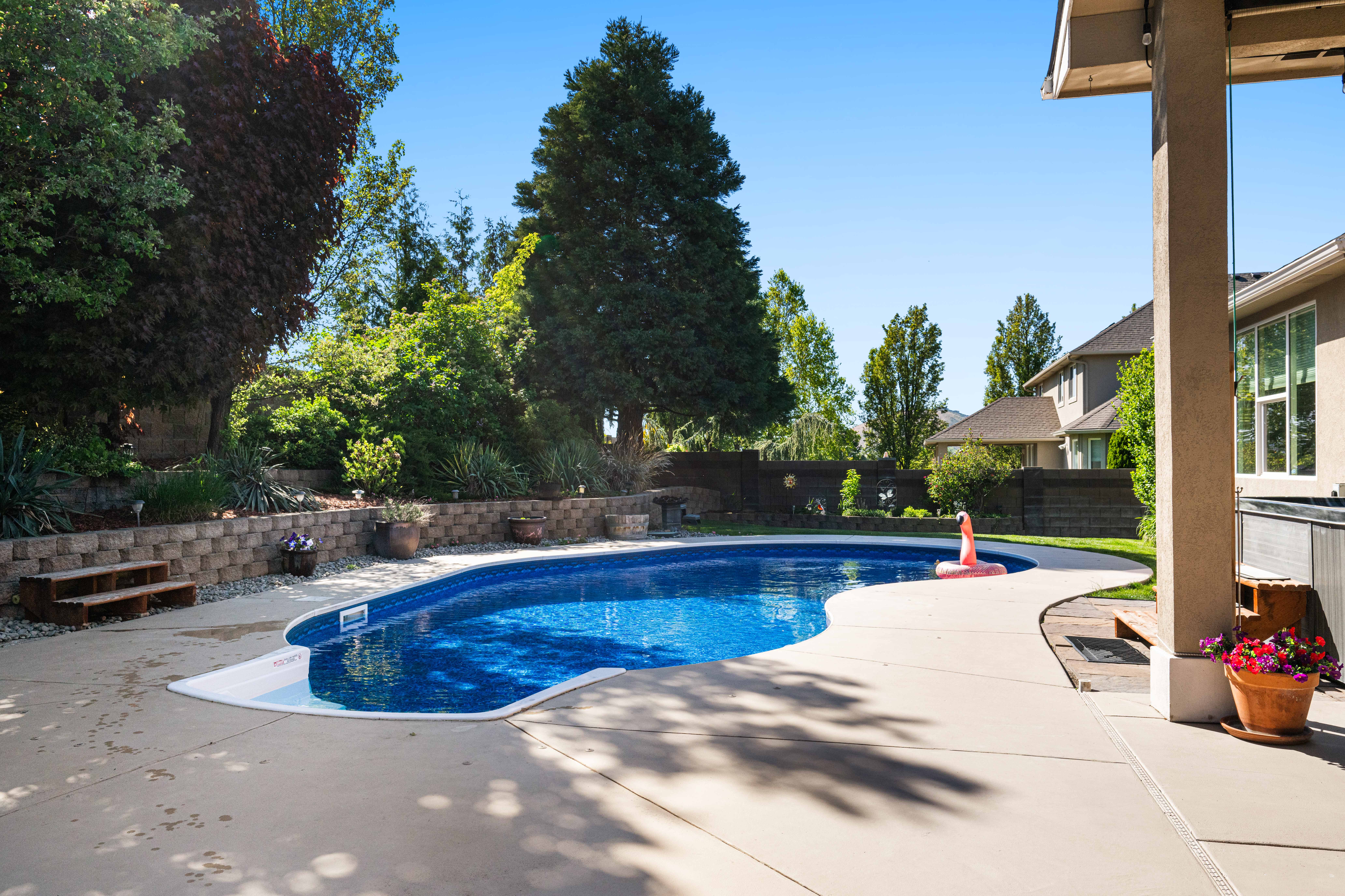  Pool / Hot Tub and Single Story Living - 物件實景