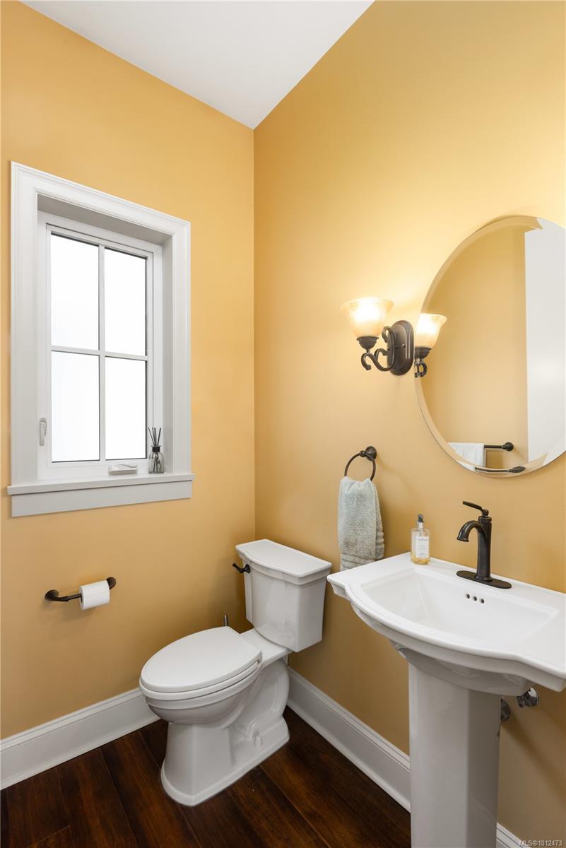 NORTH SAANICH, British Columbia, V8L 5M1, CA, 3 Bedrooms Bedrooms, ,Residential,For Sale,1948339