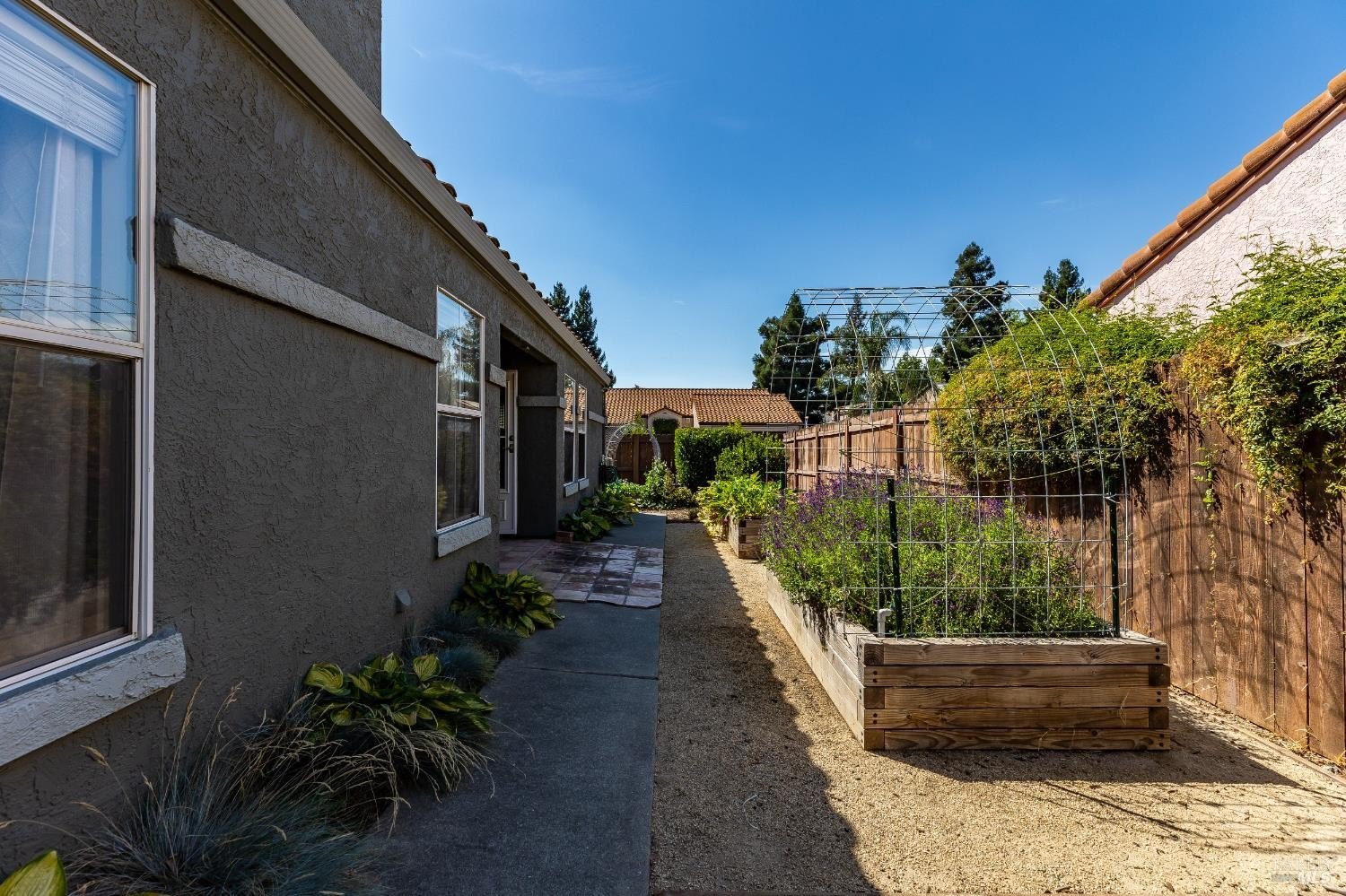 Vacaville, California, 95687, United States, 3 Bedrooms Bedrooms, ,2 BathroomsBathrooms,Residential,For Sale,1932568