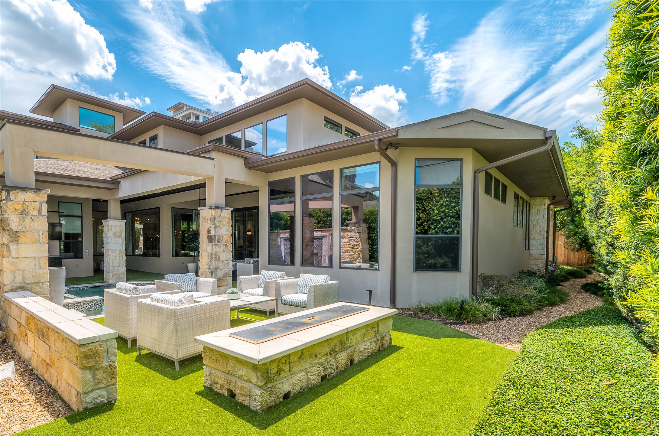  5642 Cedar Creek Drive - 物件實景