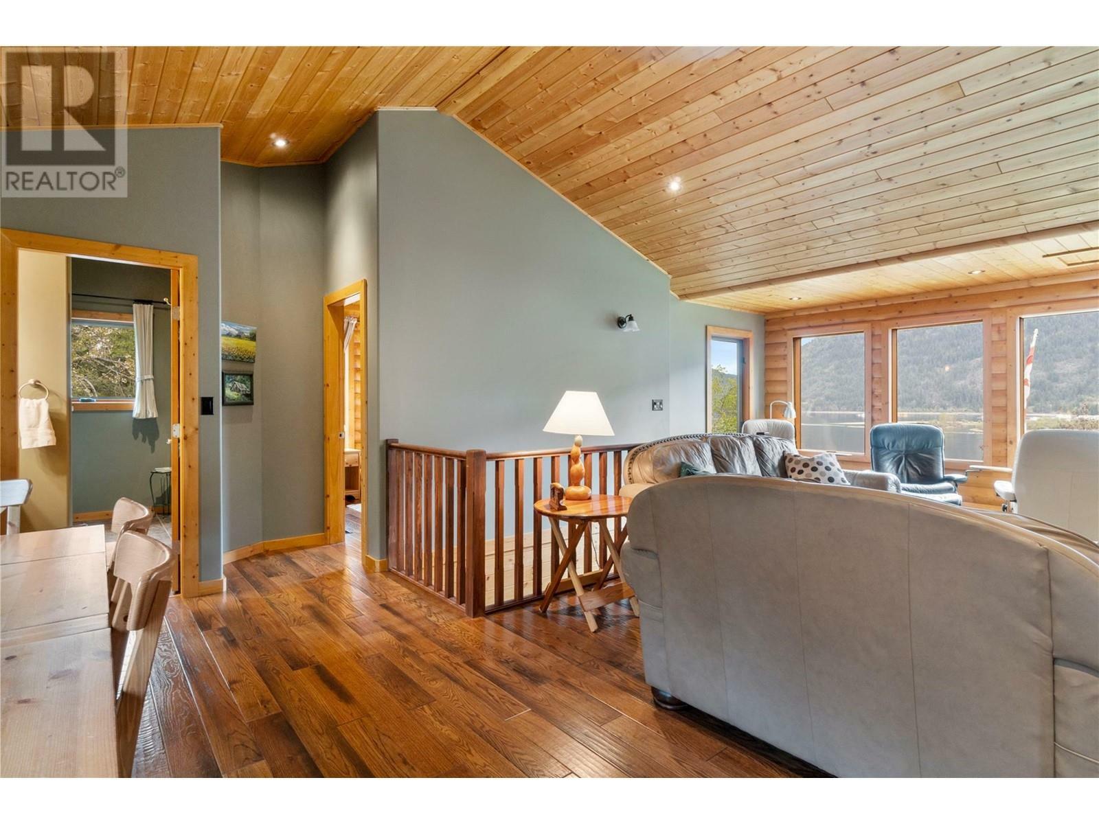SICAMOUS, British Columbia, V0E 2V0, CA, 4 Bedrooms Bedrooms, ,3 BathroomsBathrooms,Residential,For Sale,1837612