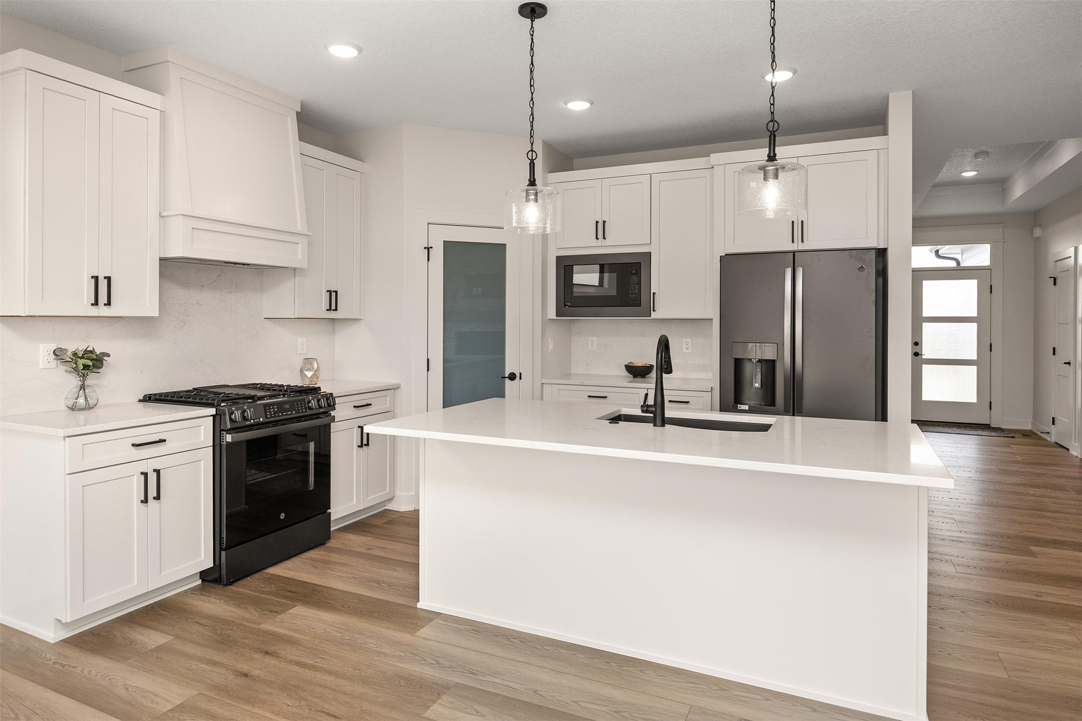 Urbandale, Iowa, 50323, United States, 4 Bedrooms Bedrooms, ,3 BathroomsBathrooms,Residential,For Sale,1975172