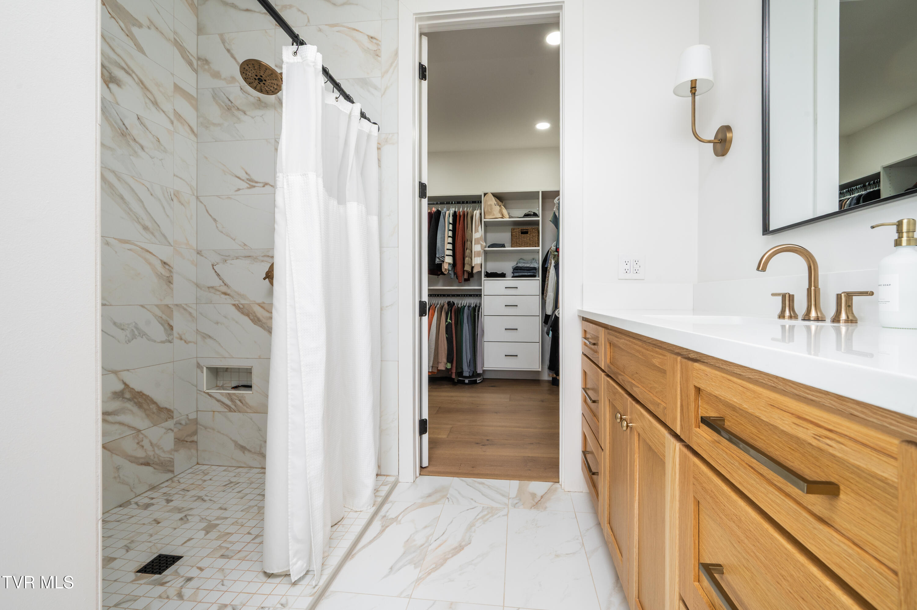 Kingsport, Tennessee, 37664, United States, 4 Bedrooms Bedrooms, ,4 BathroomsBathrooms,Residential,For Sale,1981214