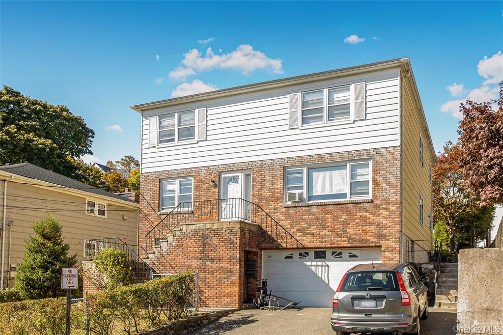 Yonkers, New York, 10703, United States, 6 Bedrooms Bedrooms, ,2 BathroomsBathrooms,Residential,For Sale,1984096