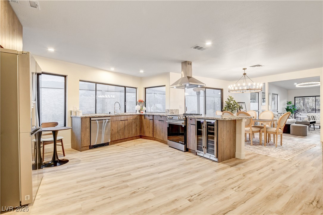 Las Vegas, Nevada, 89102, United States, 2 Bedrooms Bedrooms, ,2 BathroomsBathrooms,Residential,For Sale,2002910