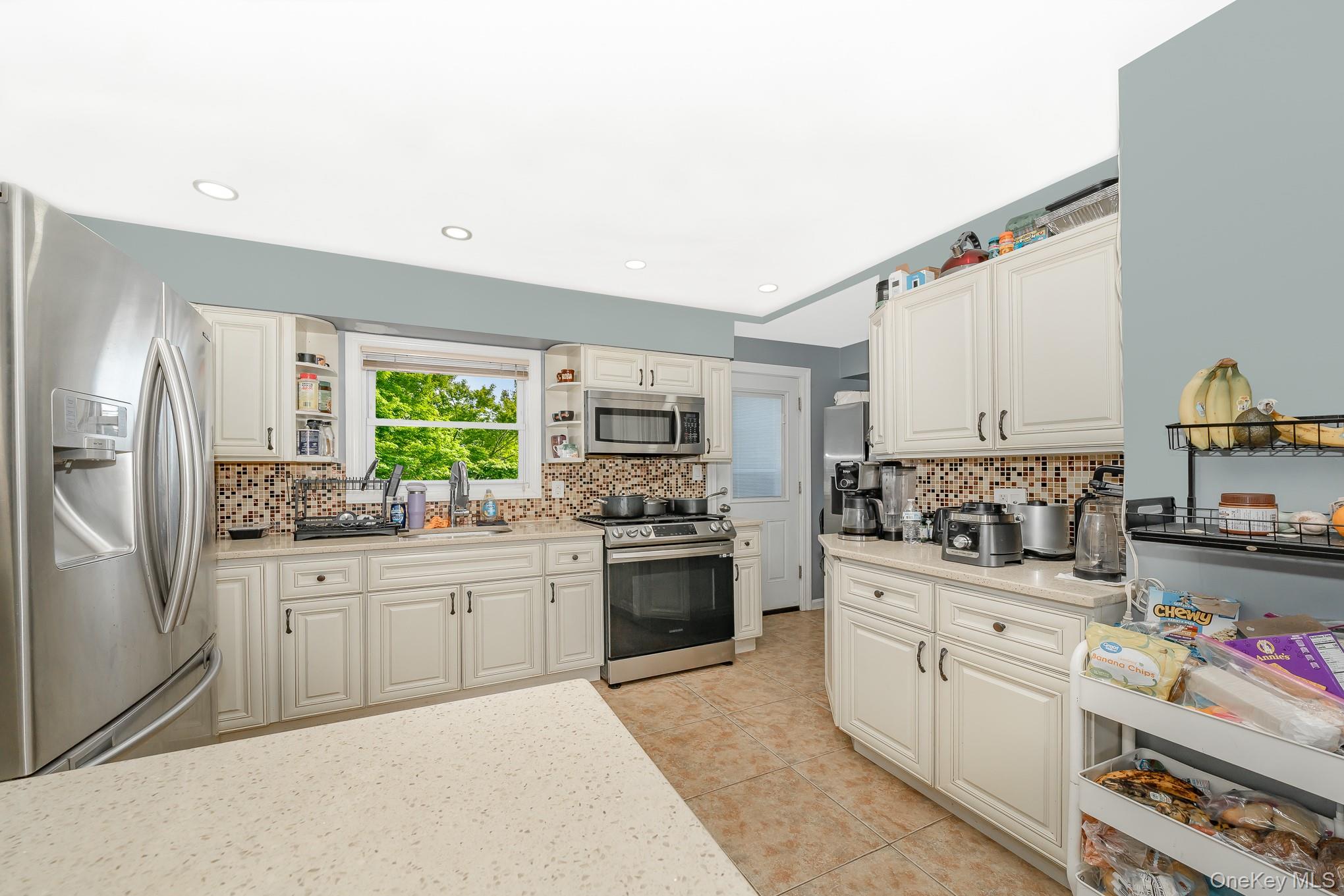 Freeport, New York, 11520, United States, 5 Bedrooms Bedrooms, ,3 BathroomsBathrooms,Residential,For Sale,1977897