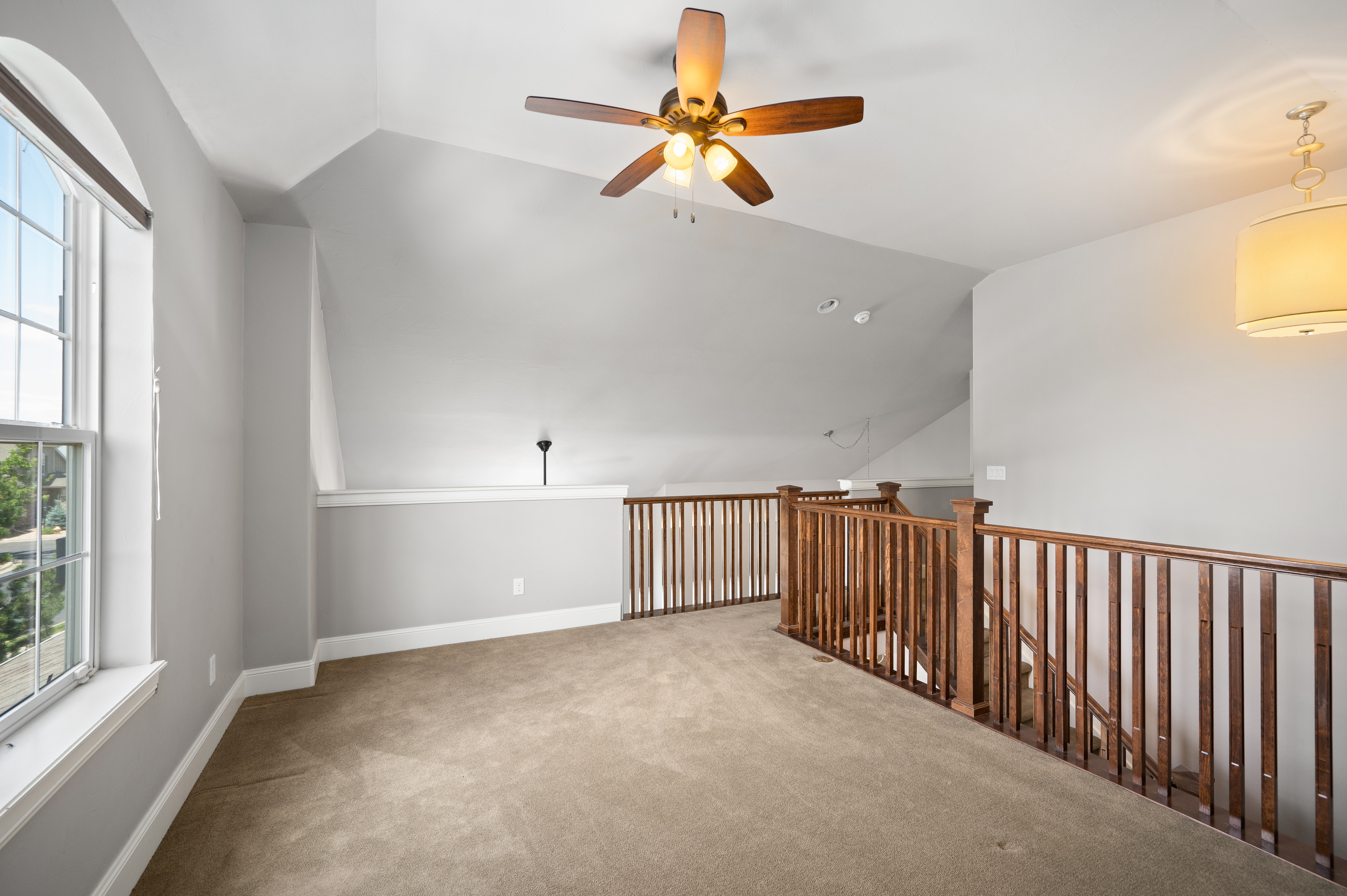  Pristine And Charming End Unit Townhome - 物件實景