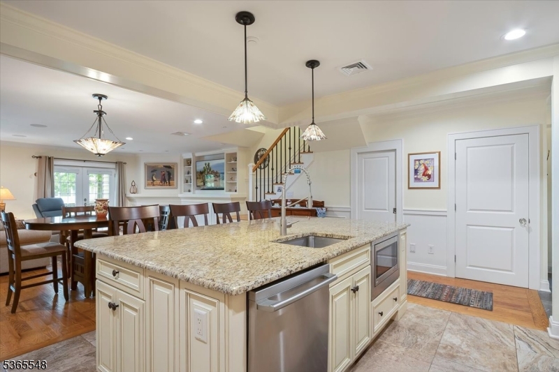 Teaneck, New Jersey, 07666, United States, 2 Bedrooms Bedrooms, ,3 BathroomsBathrooms,Residential,For Sale,1870844