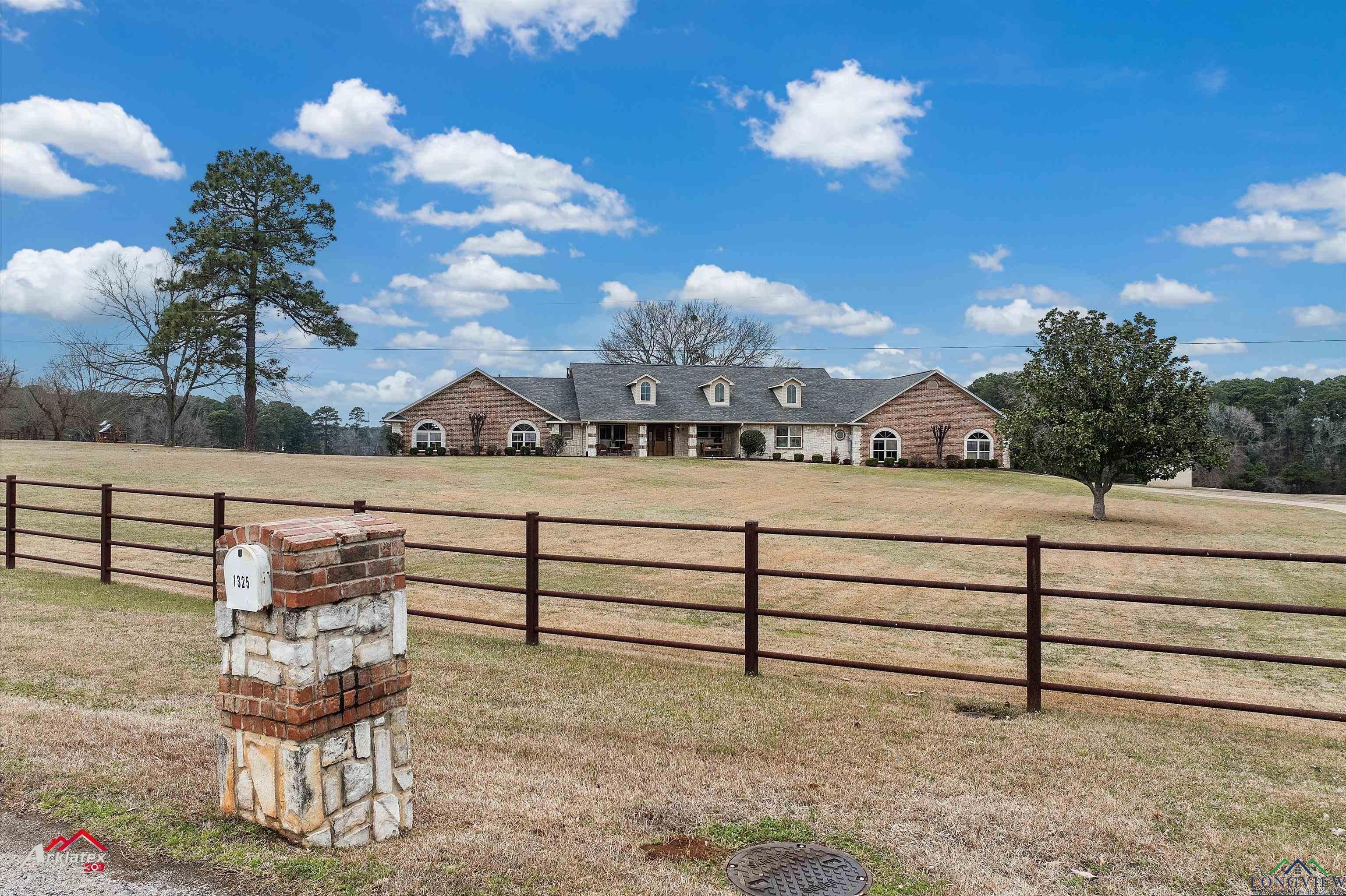 Marshall, Texas, 75672-4947, United States, 3 Bedrooms Bedrooms, ,4 BathroomsBathrooms,Residential,For Sale,1982293