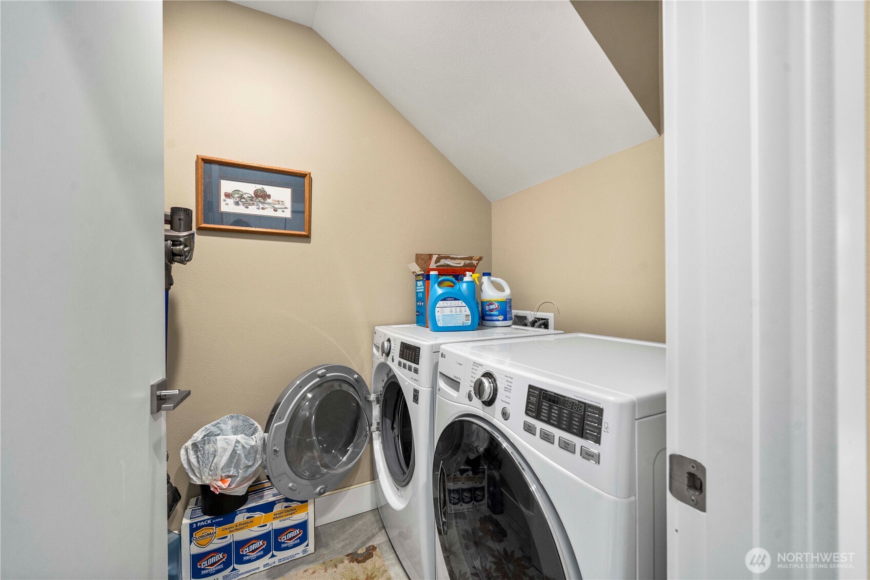 Bothell, Washington, 98011, United States, 4 Bedrooms Bedrooms, ,3 BathroomsBathrooms,Residential,For Sale,1992873