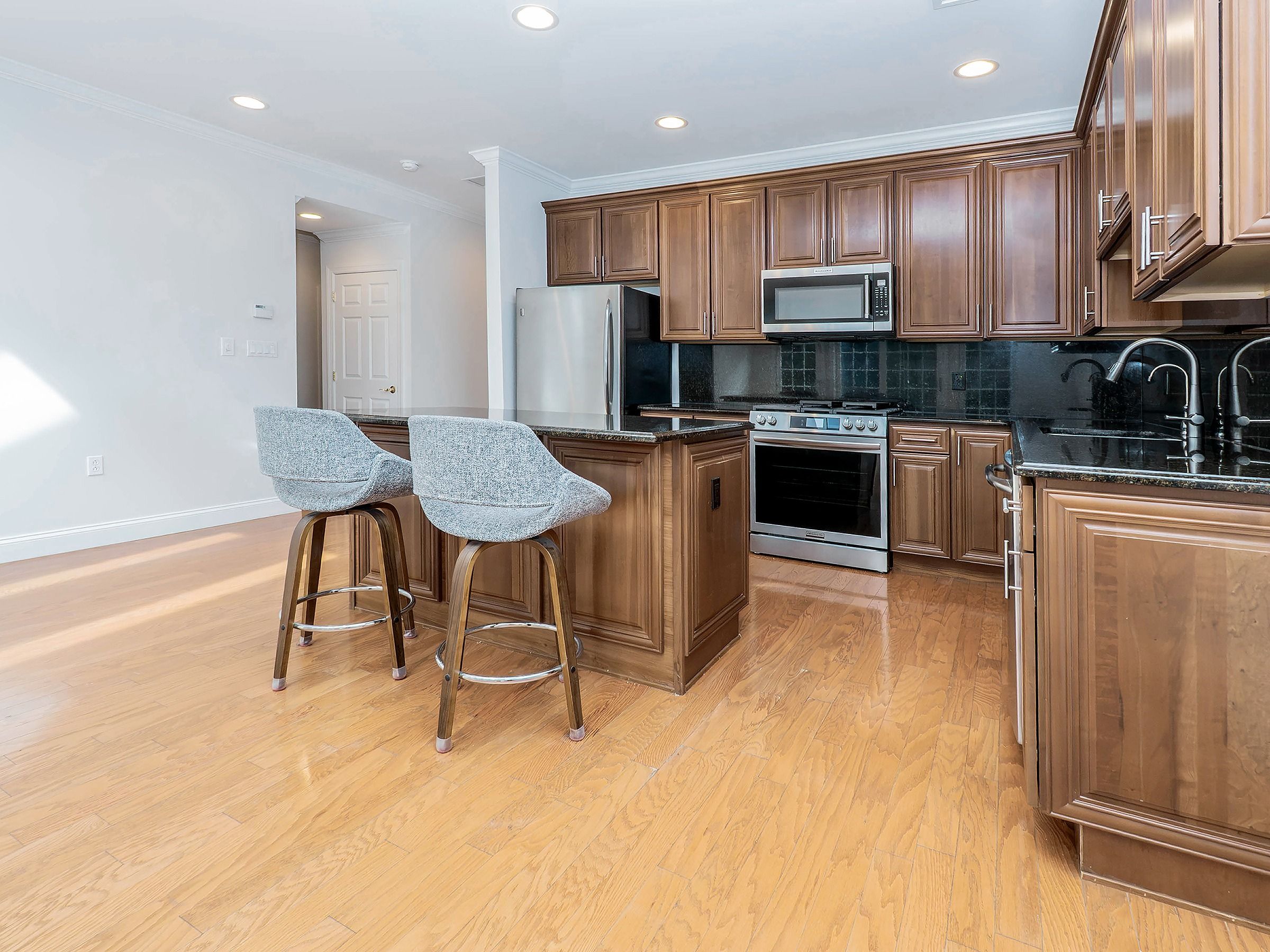  194 Pond View Drive, Port Washington, NY, 11050 - 物件實景