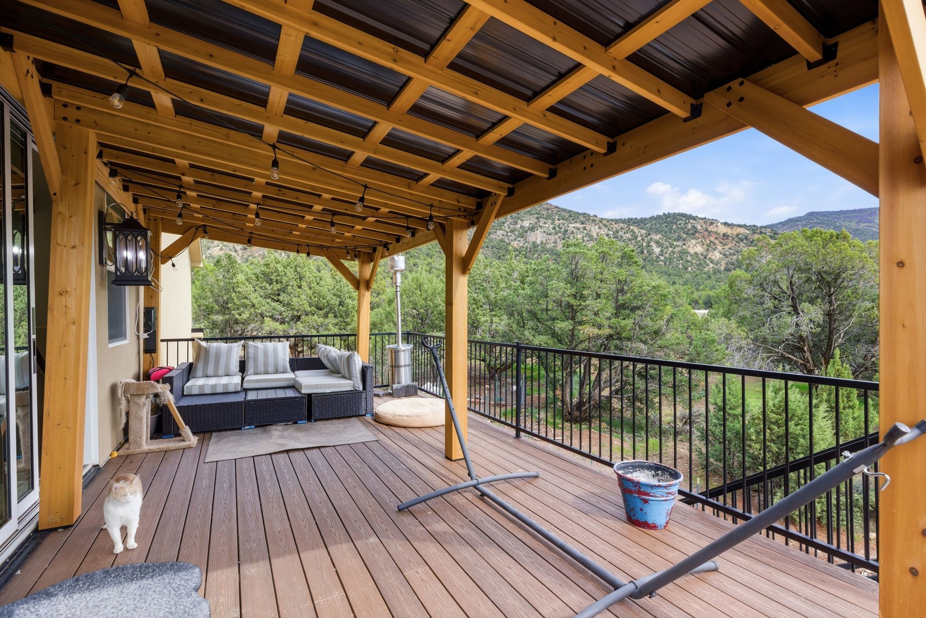  5 Acres • Two Homes In One • Horse Property With Flexible Living Options - 物件實景