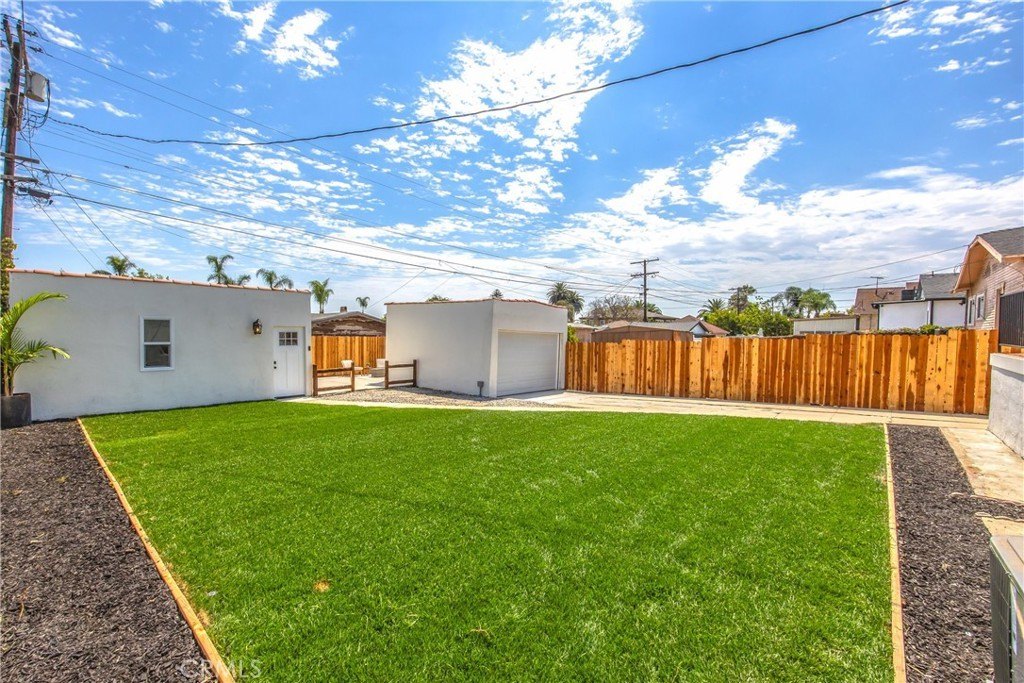 Los Angeles, California, 90043, United States, 3 Bedrooms Bedrooms, ,2 BathroomsBathrooms,Residential,For Sale,1933767