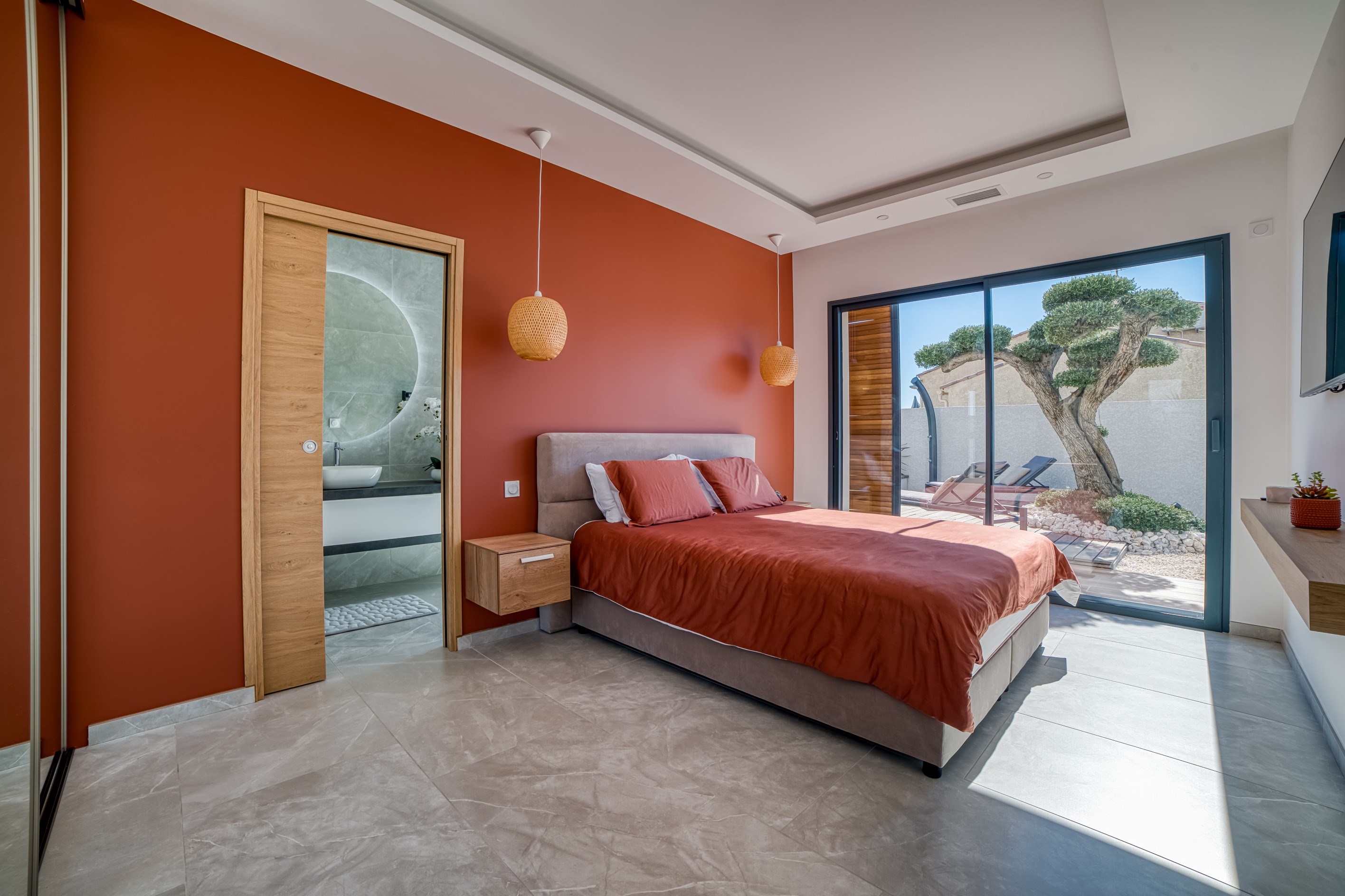  Exceptional single-story villa in Vias – 15 minutes
