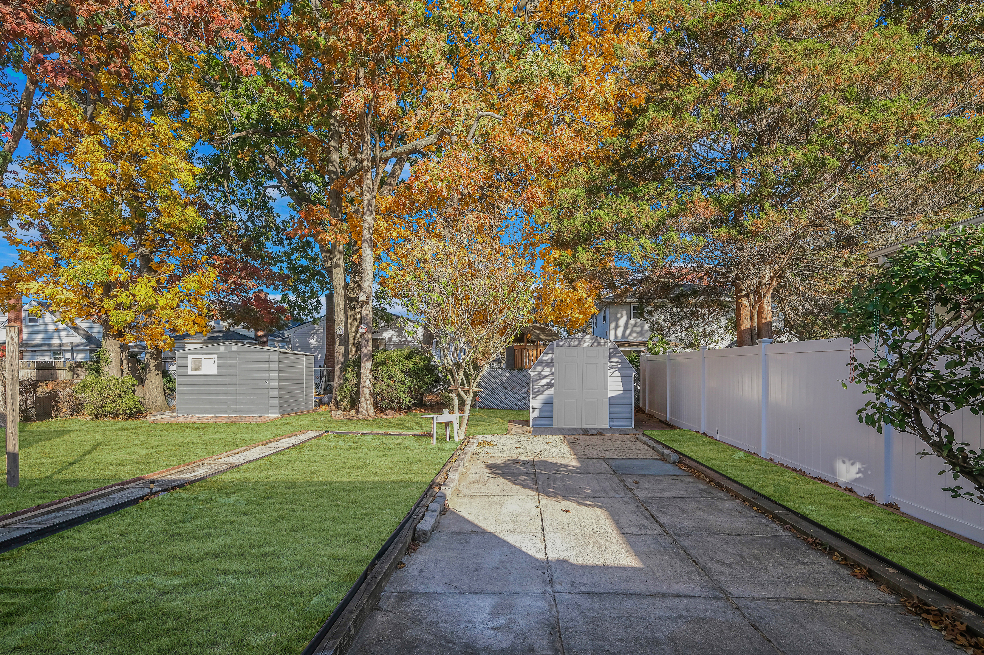 Copiague, New York, 11726, United States, 5 Bedrooms Bedrooms, ,2 BathroomsBathrooms,Residential,For Sale,1923423