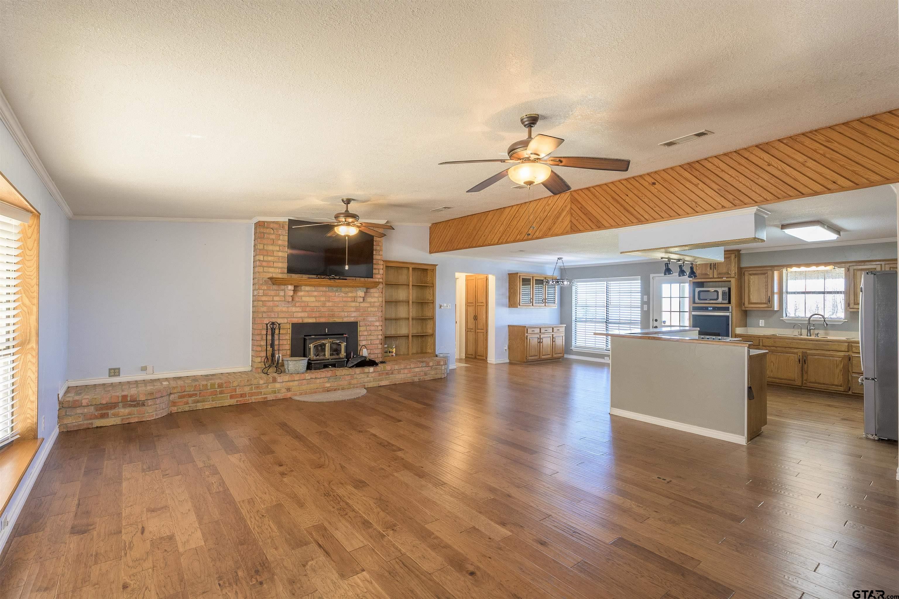 Mineola, Texas, 75773, United States, 3 Bedrooms Bedrooms, ,2 BathroomsBathrooms,Residential,For Sale,1754038