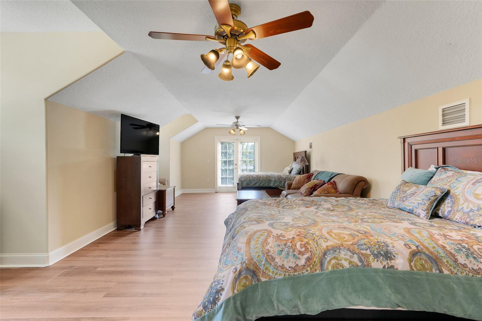 MINNEOLA, Florida, 34715, United States, 4 Bedrooms Bedrooms, ,4 BathroomsBathrooms,Residential,For Sale,1933322
