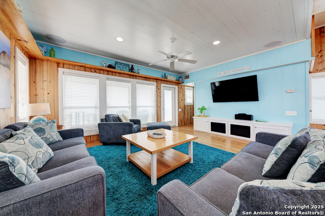 Port Aransas, Texas, 78373, United States, 4 Bedrooms Bedrooms, ,4 BathroomsBathrooms,Residential,For Sale,1839202