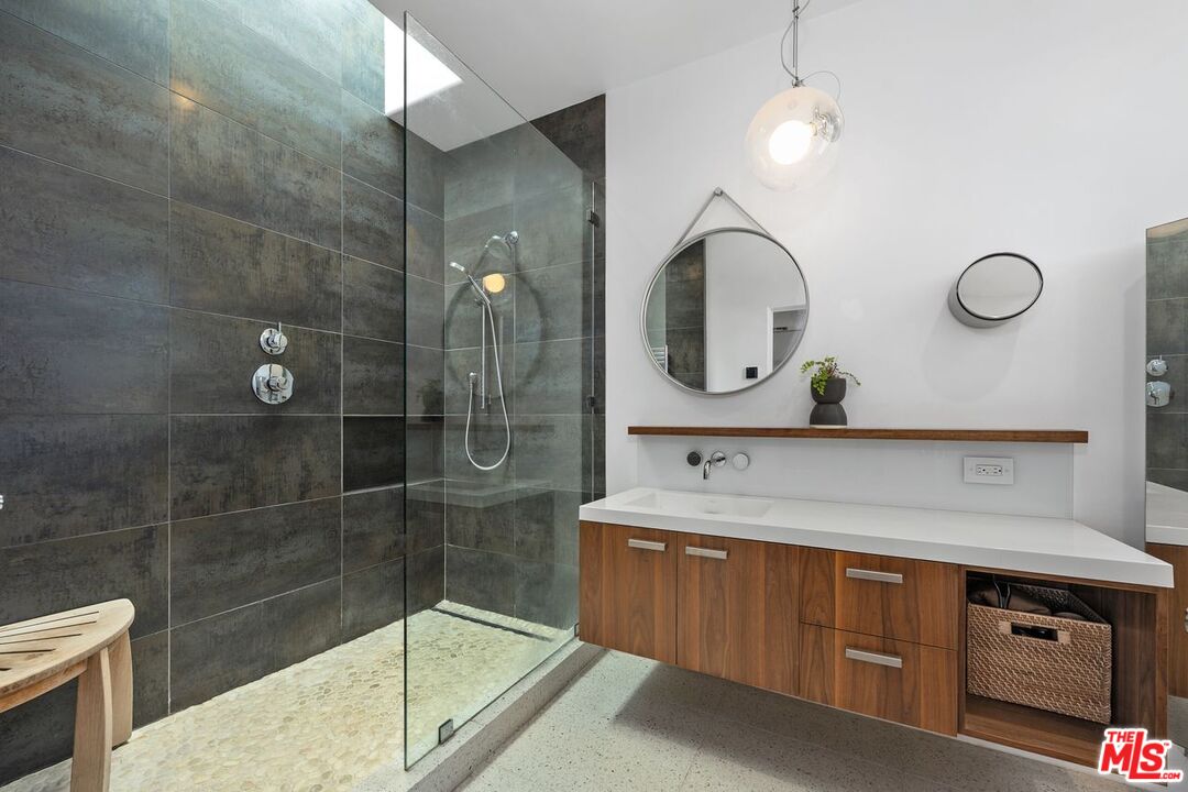 Venice, California, 90291, United States, 4 Bedrooms Bedrooms, ,4 BathroomsBathrooms,Residential,For Sale,1926607