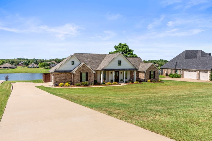 Lindale, Texas, 75771, United States, 3 Bedrooms Bedrooms, ,3 BathroomsBathrooms,Residential,For Sale,1938338