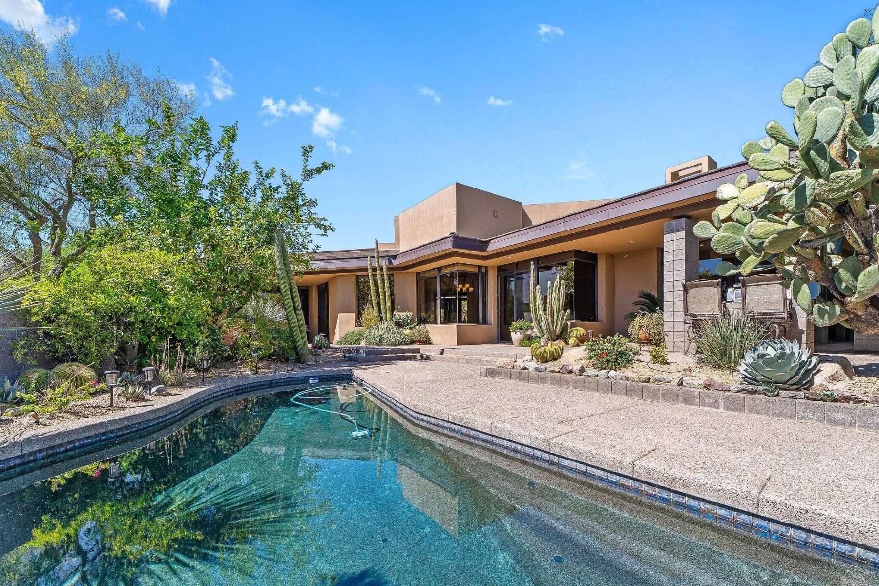  10675 E Fernwood Ln  Scottsdale, AZ - 物件實景