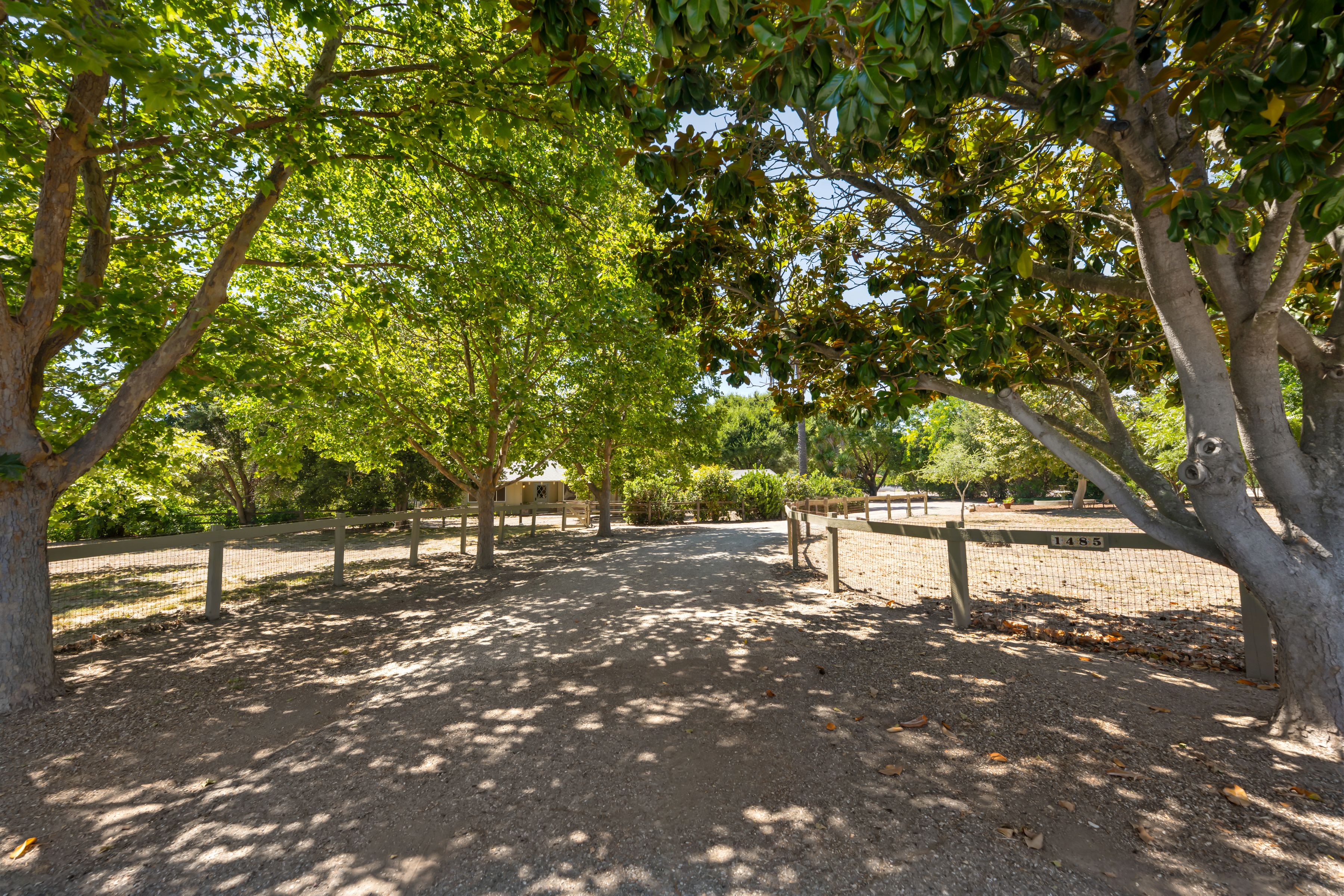  1.75 Acres in the Heart of the Valley - 物件實景
